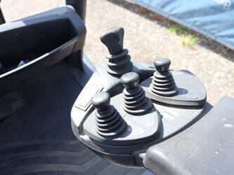 2011-linde-h30t-01-1394378-44289365