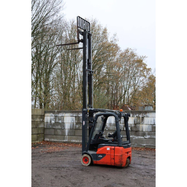 2017 ليندي E14-02-44289415