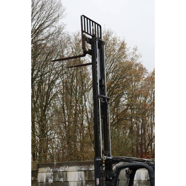 2017 ليندي E14-02-44289416