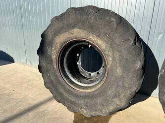 michelin-445-70r19-5-1394396-44289677