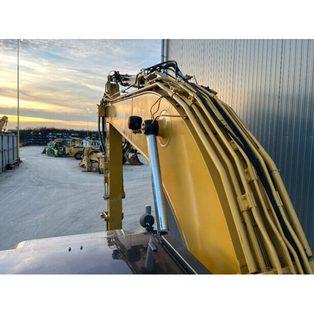 2016 Caterpillar 323F L-44290140