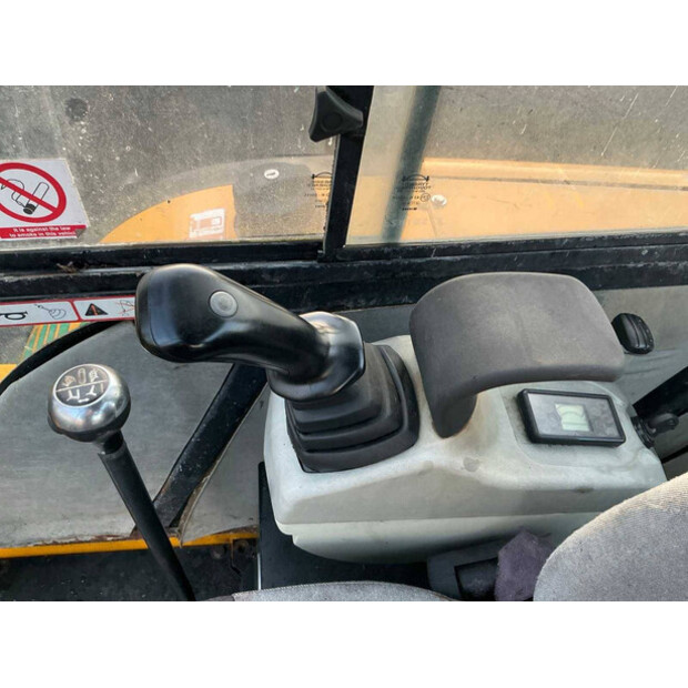 2005 JCB 803-44291561