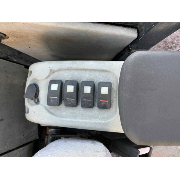 2005 JCB 803-44291565