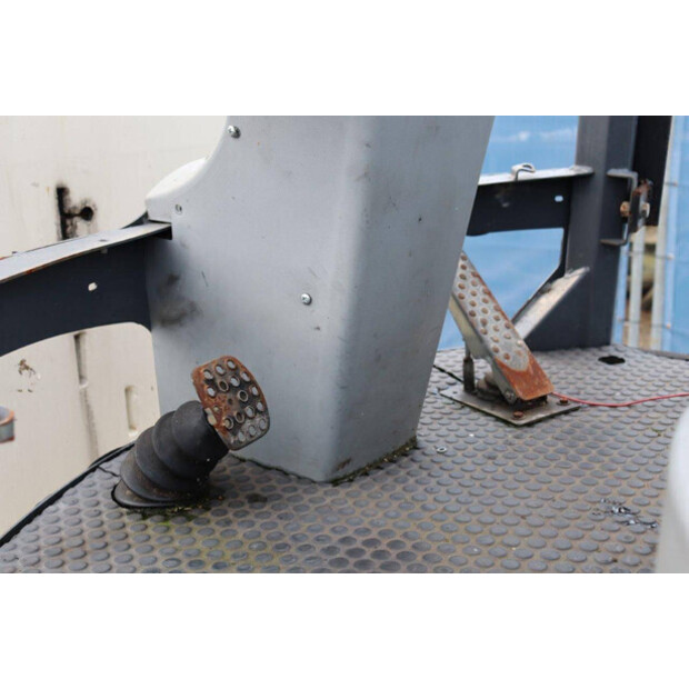 2006 تيريكس 834-44291704