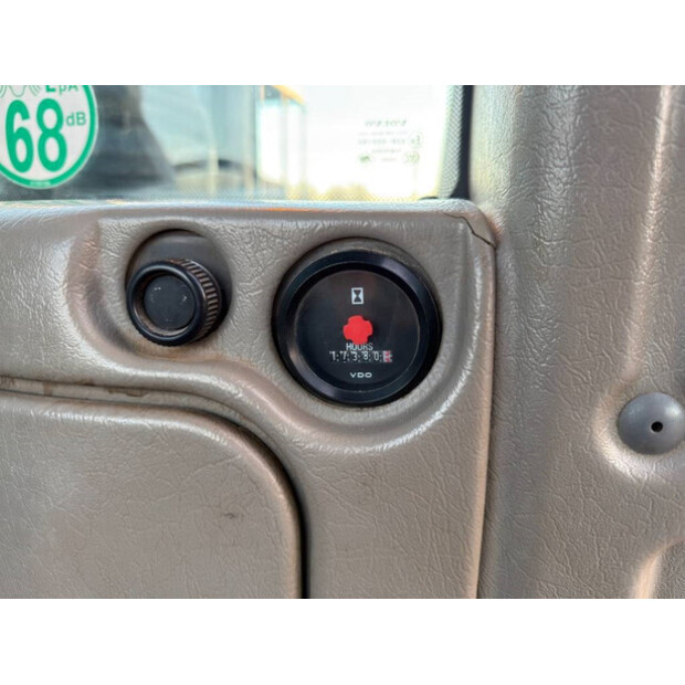 2011 فولفو L120F-44291826