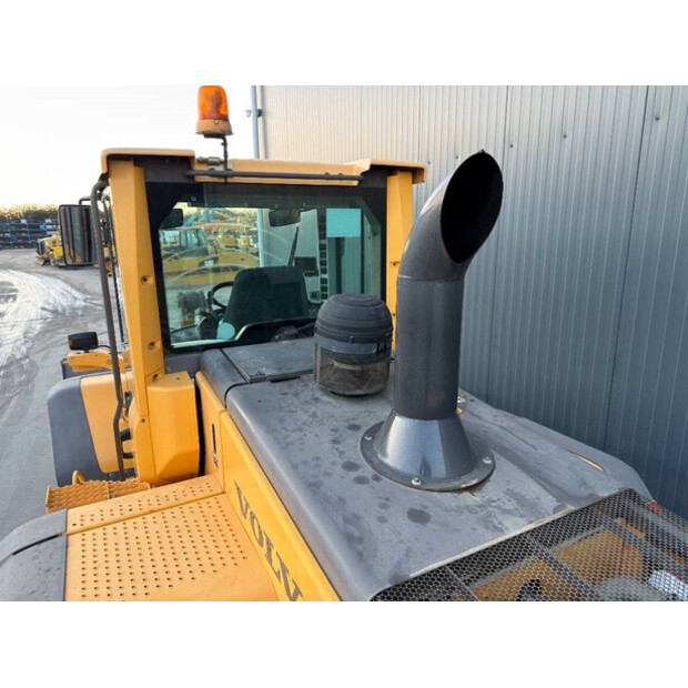 2011 فولفو L120F-44291832