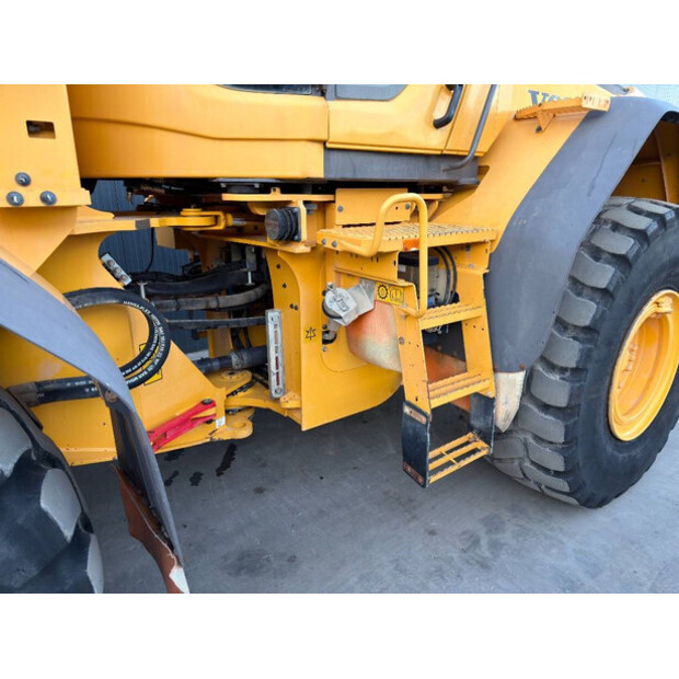 2011 فولفو L120F-44291838