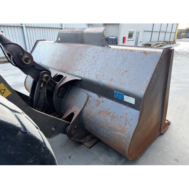 2011 فولفو L120F-44291851