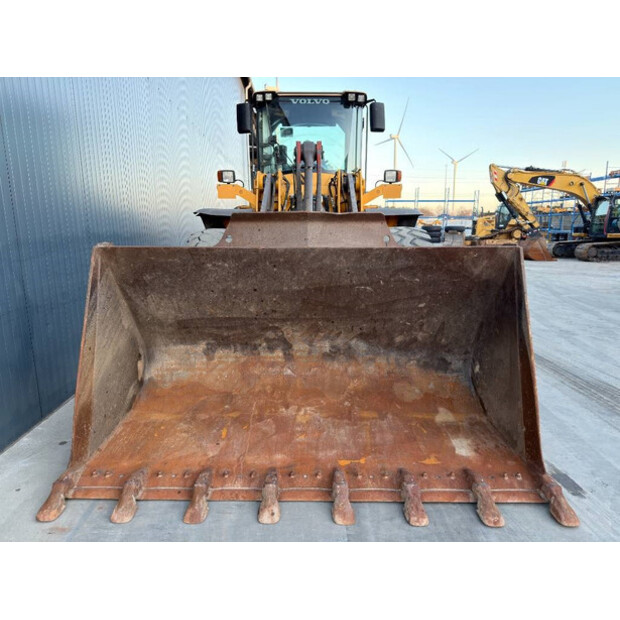 2011 فولفو L120F-44291855