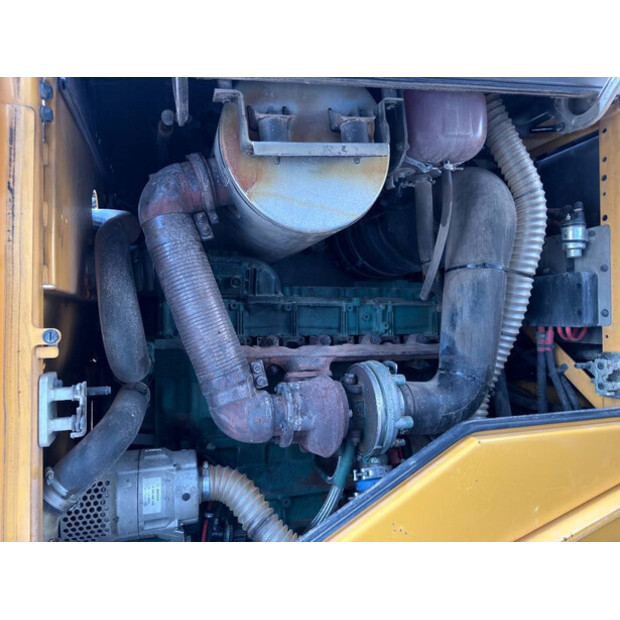 2011 فولفو L120F-44291867