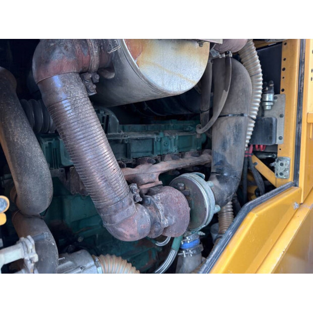 2011 فولفو L120F-44291868