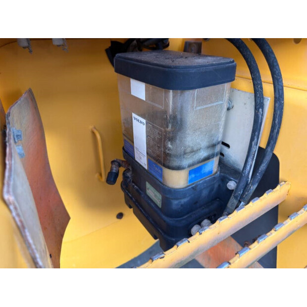 2011 فولفو L120F-44291872