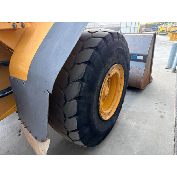 2011 فولفو L120F-44291874