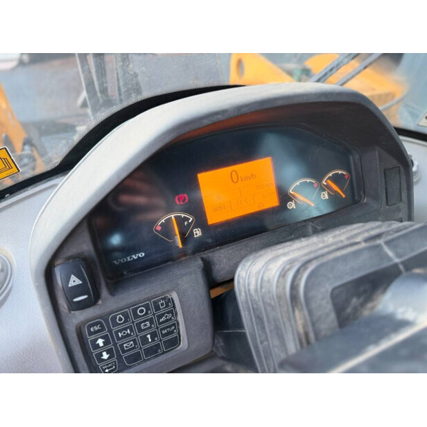 2011 فولفو L120F-44291879