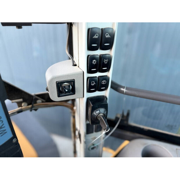 2011 فولفو L120F-44291884