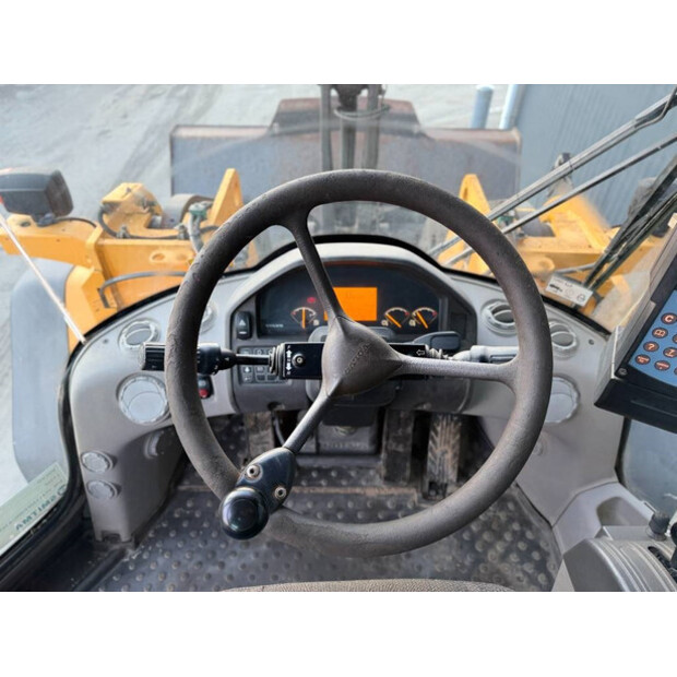 2011 فولفو L120F-44291888