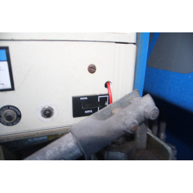 2011 نيفتيليفت HR15 NDE-44292137