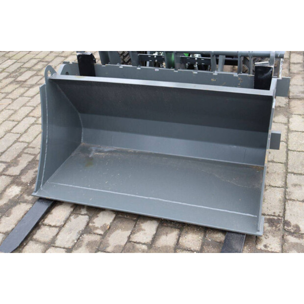 2025 WCM L1580e-44292267