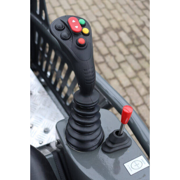 2025 WCM L1580e-44292289