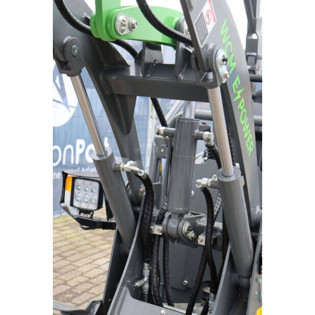 2025 WCM L1580e-44292297