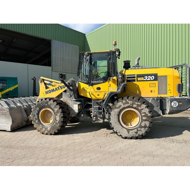 2020 Komatsu WA320-8EO-44302482