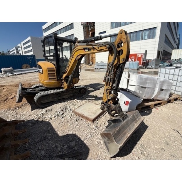 2017 Caterpillar 302.7D-44302646