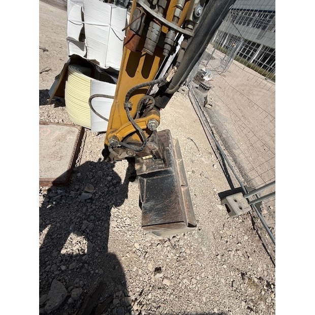 2017 Caterpillar 302.7D-44302651