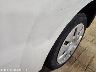 2008-renault-twingo-1394597-44306048