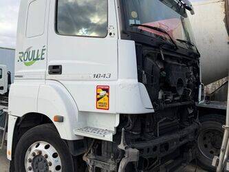 2013-mercedes-benz-camion-1394601-44306079