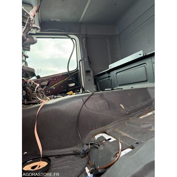 2013 Mercedes-Benz CAMION-44306093