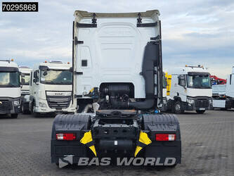 2022-ford-f-max-500-1394692-44307794