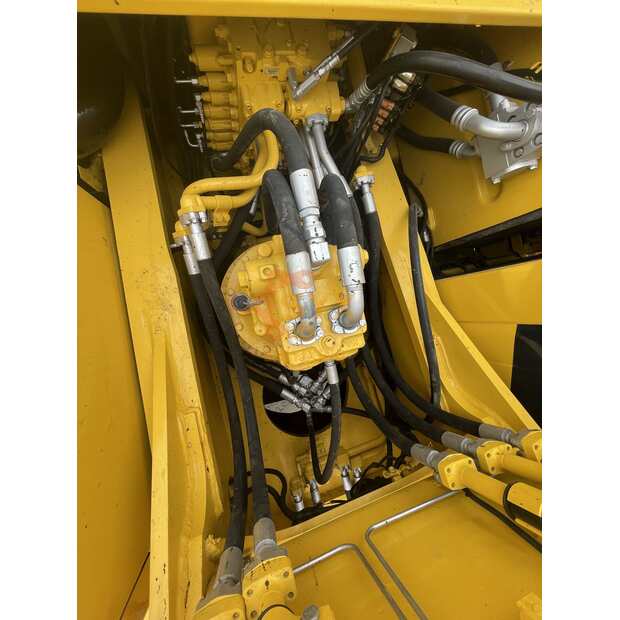 2023 كوماتسو PC400-8R-44308252