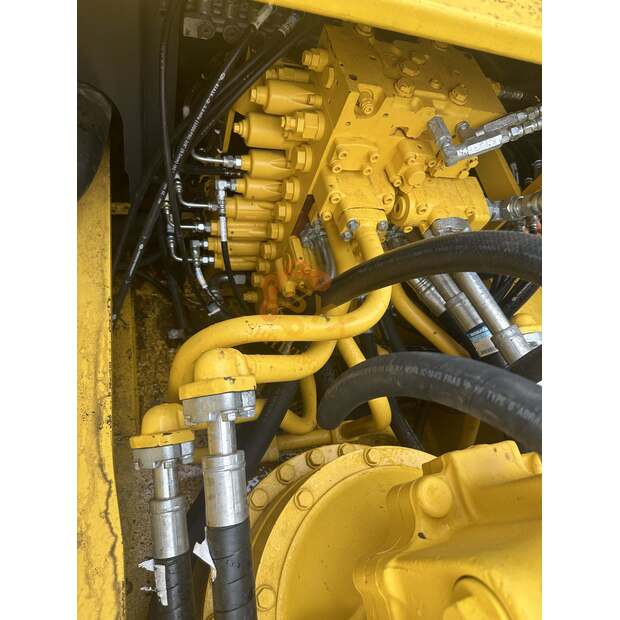 2021 Komatsu PC400-8R-44308270