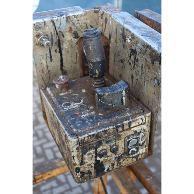 2000 جيني GS-3268 RT-44308914