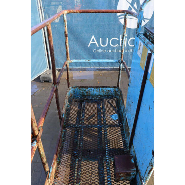 2000 Genie S-65-44309156