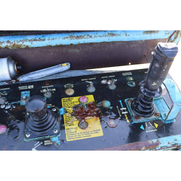 2000 Genie S-65-44309162