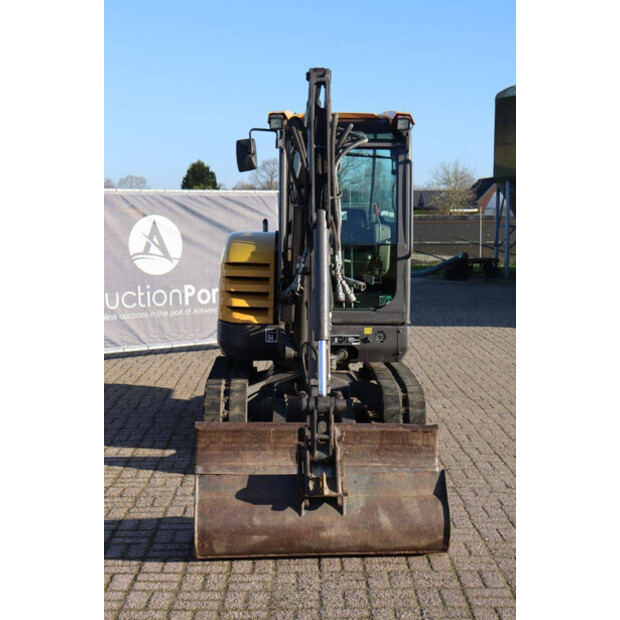 2011 فولفو EC27C-44310000