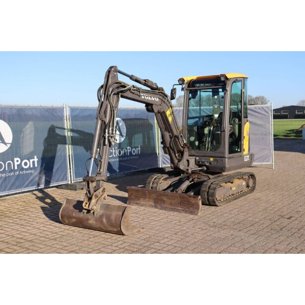 2011 فولفو EC27C-44310001