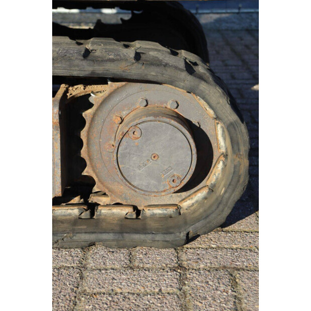 2011 فولفو EC27C-44310015