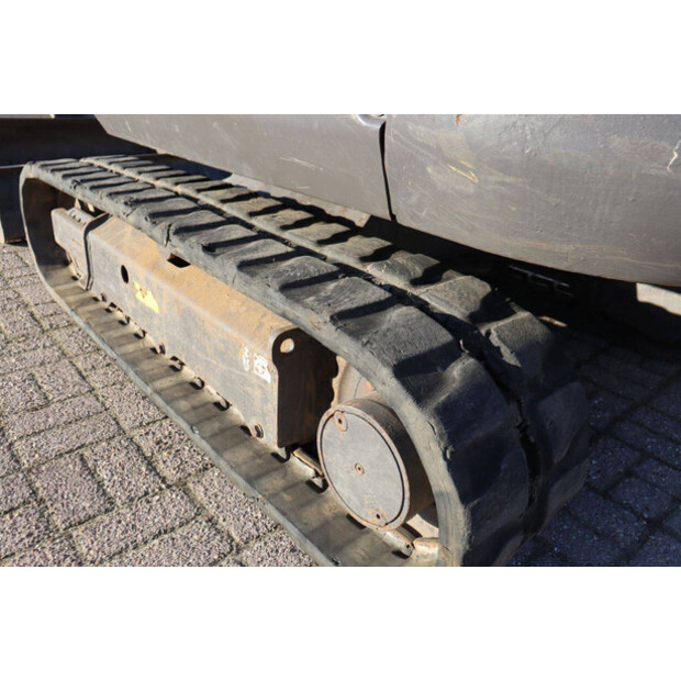 2011 فولفو EC27C-44310016