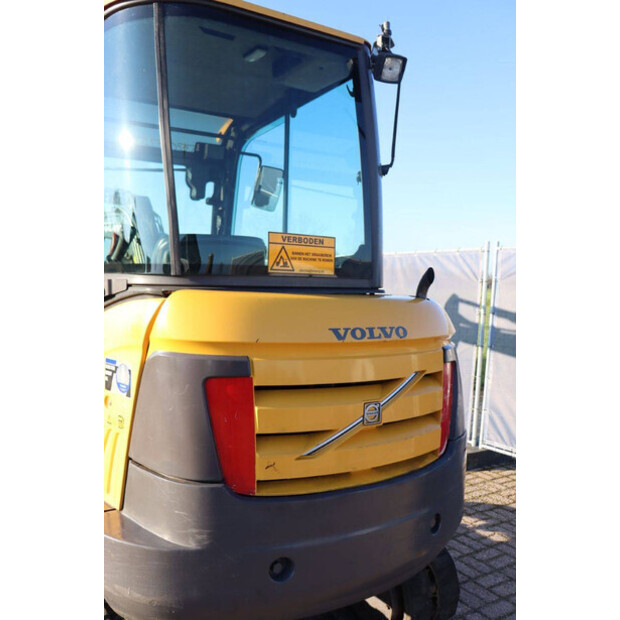 2011 فولفو EC27C-44310017