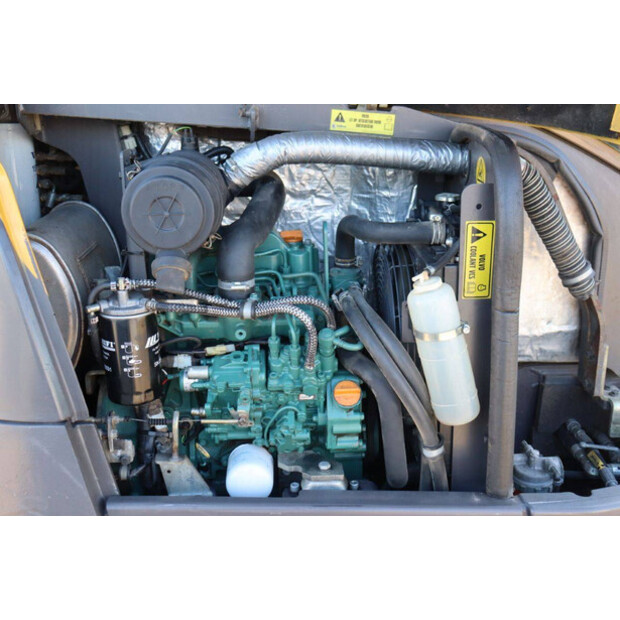 2011 فولفو EC27C-44310021