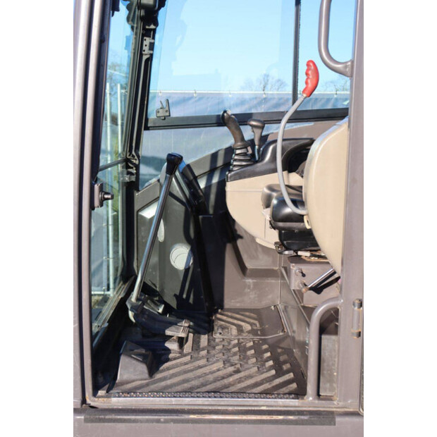 2011 فولفو EC27C-44310024