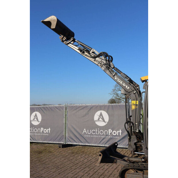 2011 فولفو EC27C-44310049