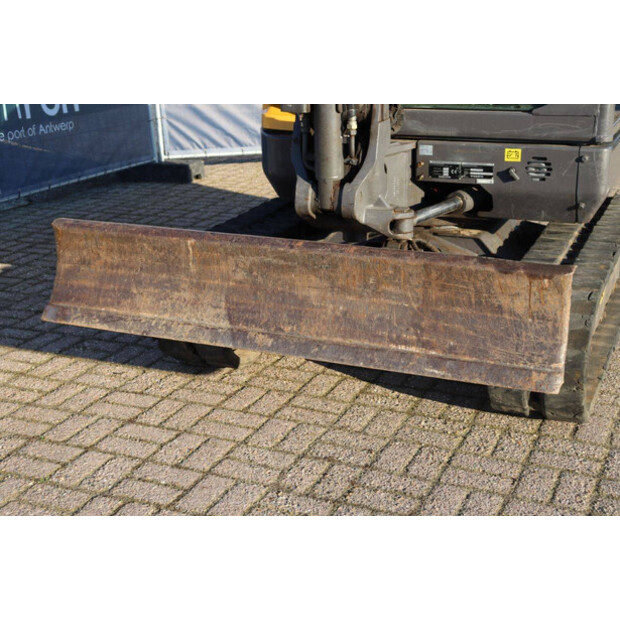 2011 فولفو EC27C-44310051