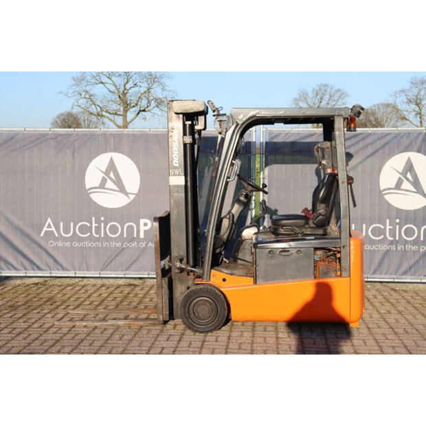 2011 Doosan B15T-5-44310197