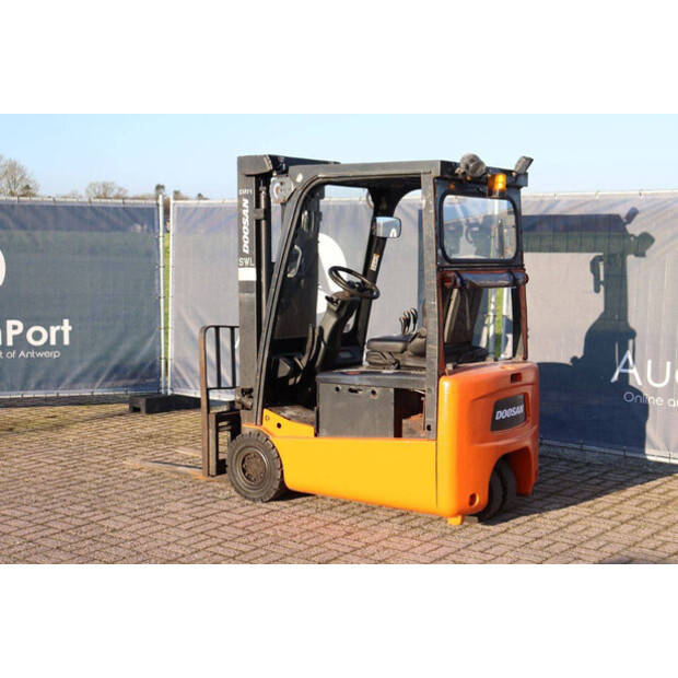 2011 Doosan B15T-5-44310198