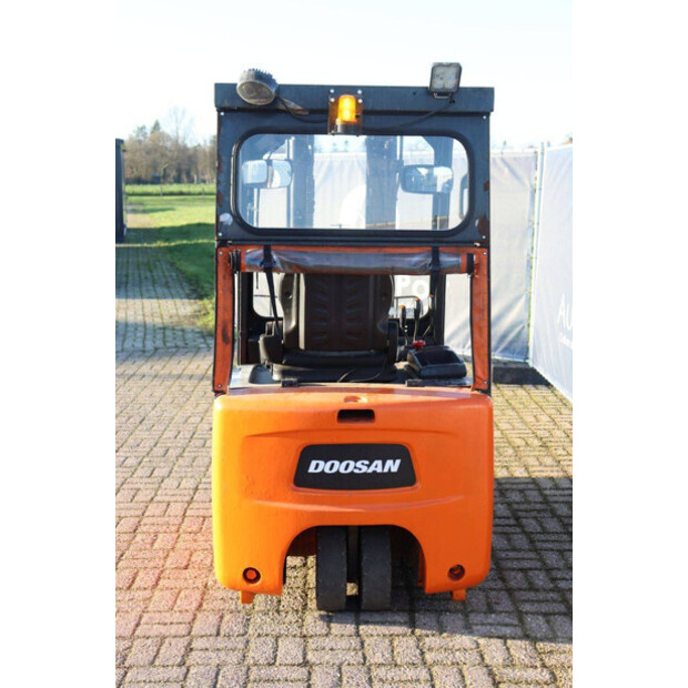2011 Doosan B15T-5-44310200