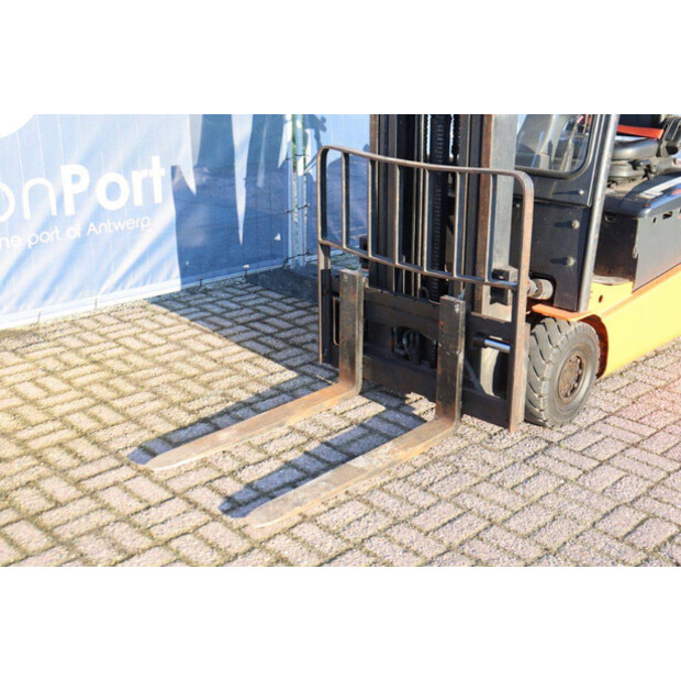 2011 Doosan B15T-5-44310205