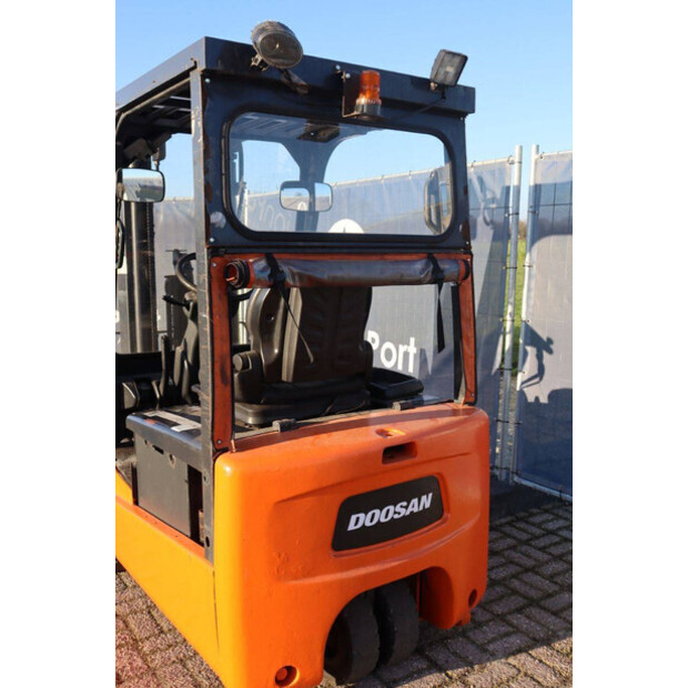 2011 Doosan B15T-5-44310212